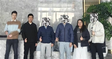 Une délégation vietnamienne visite Suzhou Zhongling Elevator Co., Ltd. pour e...